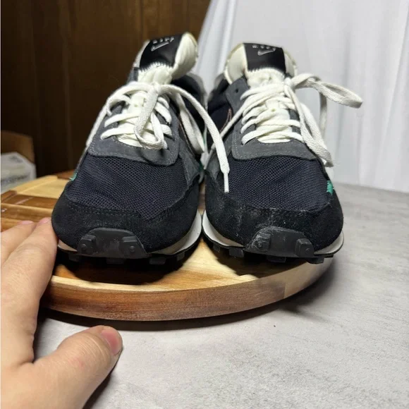 Nike Daybreak Type Black Menta Size 10 CJ1156-001 - Picture 2 of 6